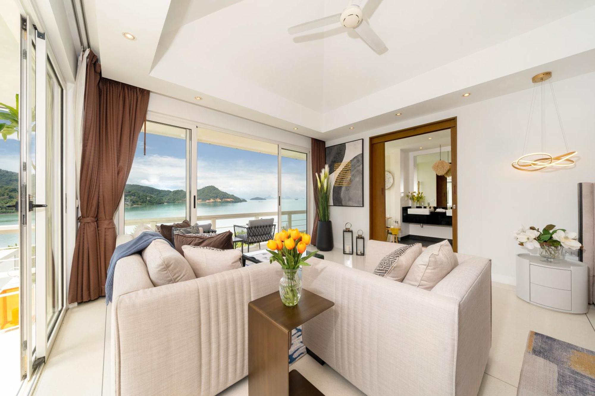 Stunning 5 Bedrooms With Panoramic Sea View *