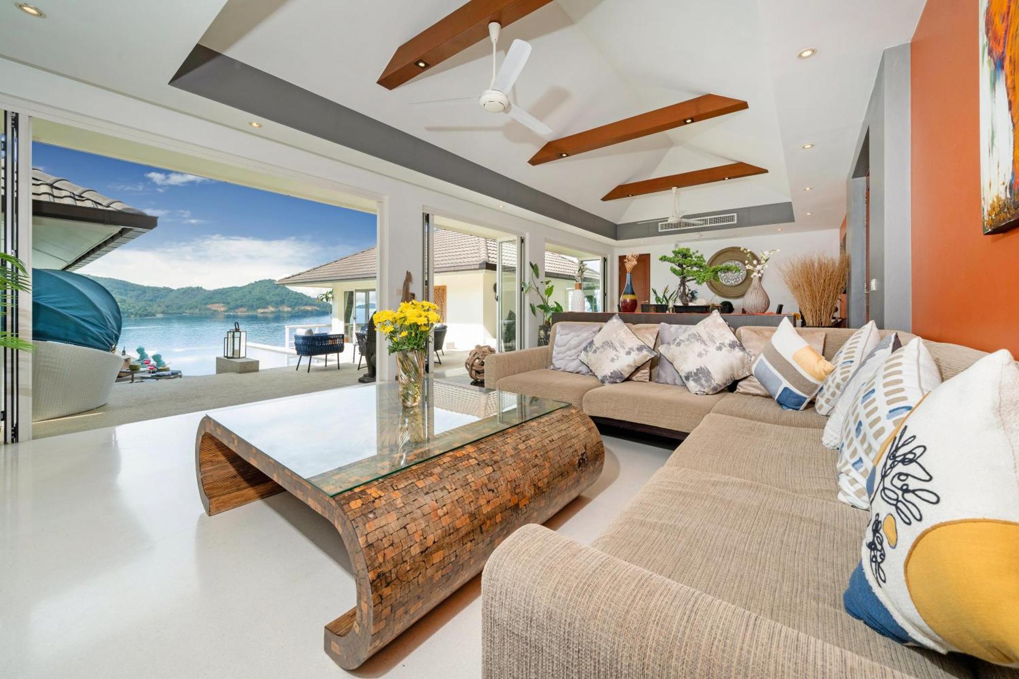 Stunning 5 Bedrooms With Panoramic Sea View