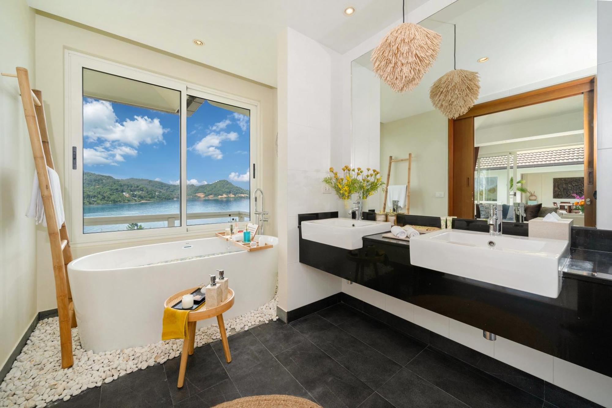 Villa Stunning 5 Bedrooms With Panoramic Sea View