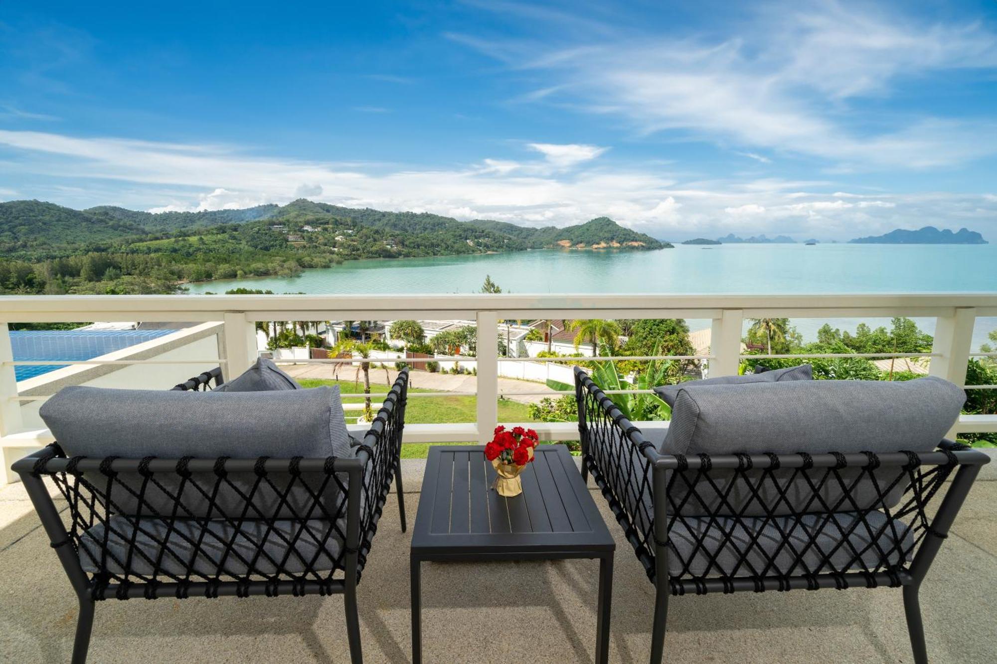 Villa Stunning 5 Bedrooms With Panoramic Sea View