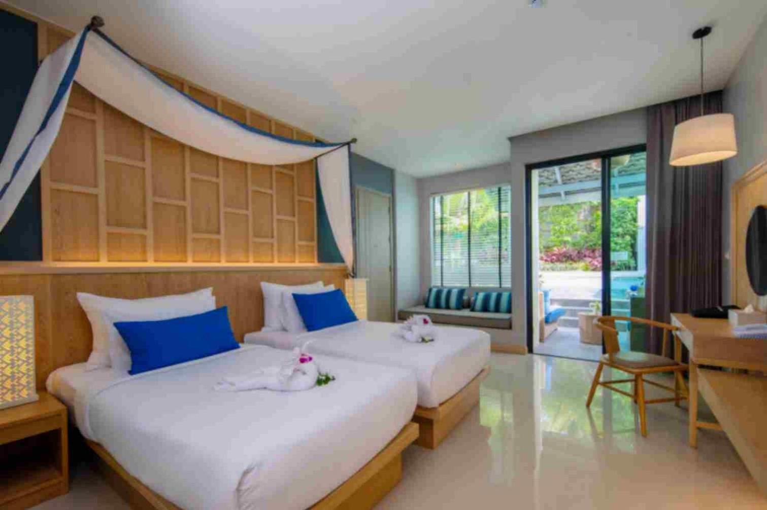 Craft & Villas, Town