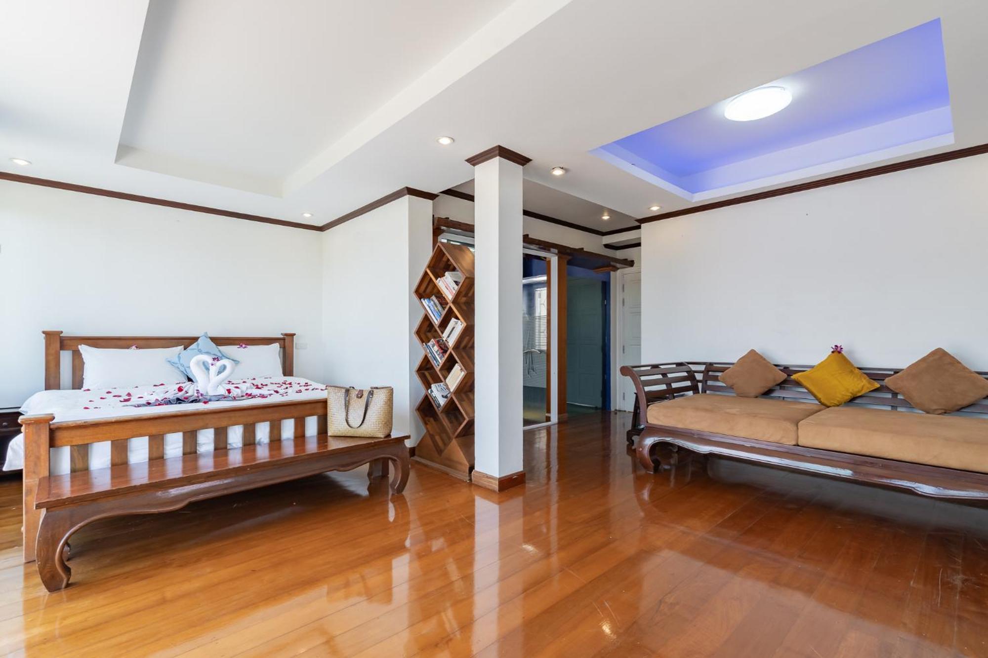Blue House Panorama View Villa Patong