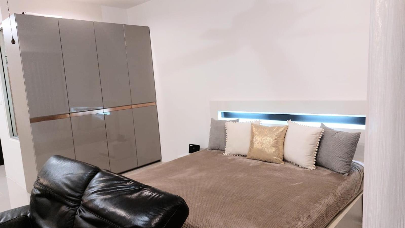 Apartment Chic Building A