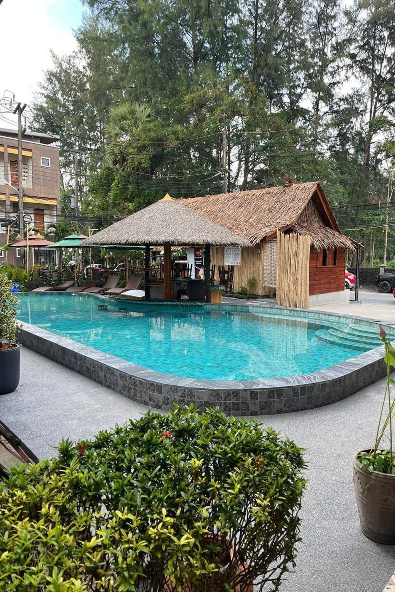 Ginis Hotel