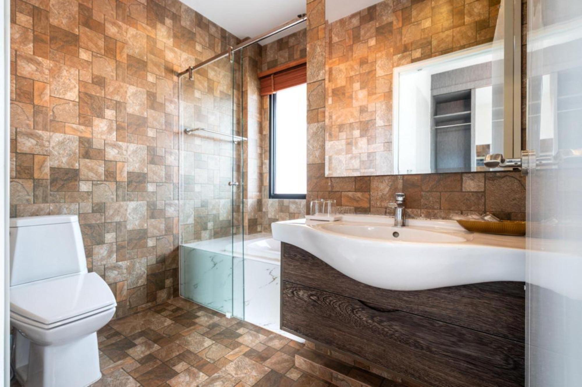 Hotel The Thames Pool Access & - Sha Extra Chalong