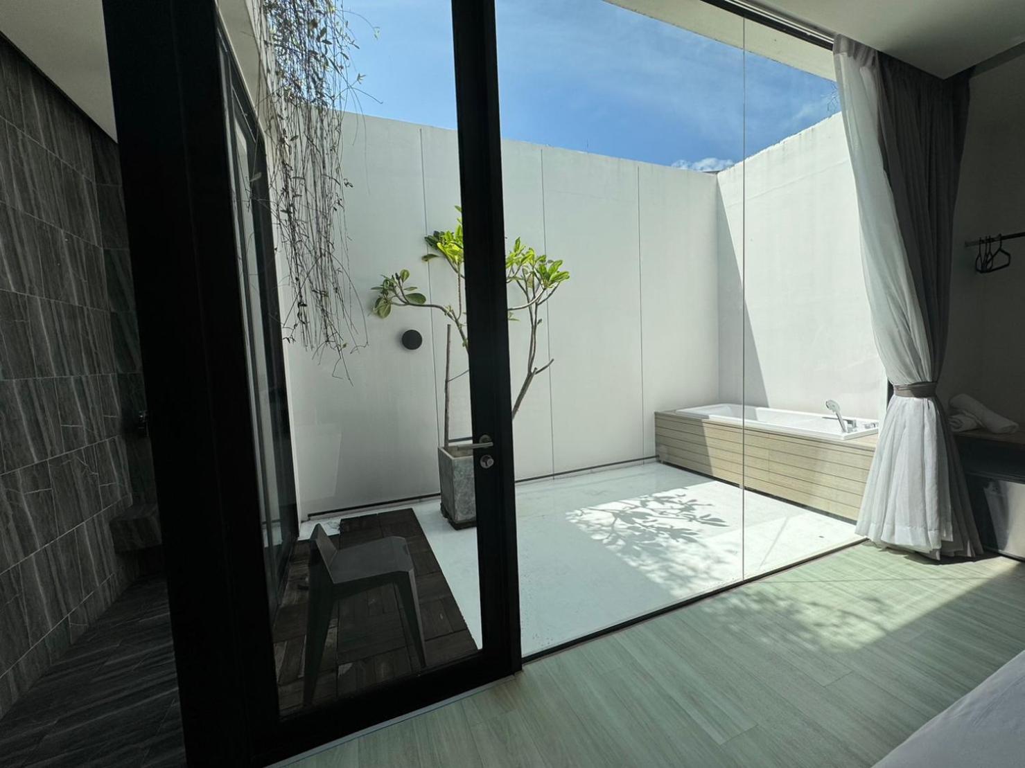 Innluxphuket Liebeshotel *