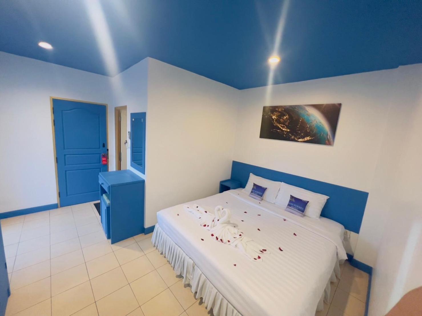 Blue Planet Hotel 3*