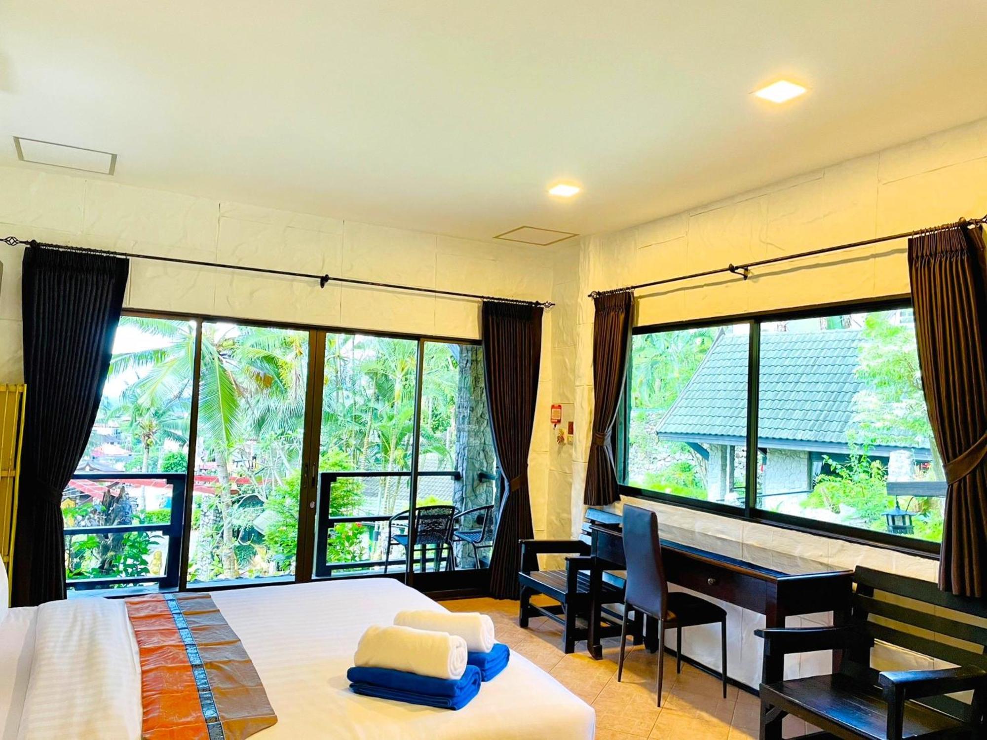Boomerang Village 3* Kata Beach (Phuket)