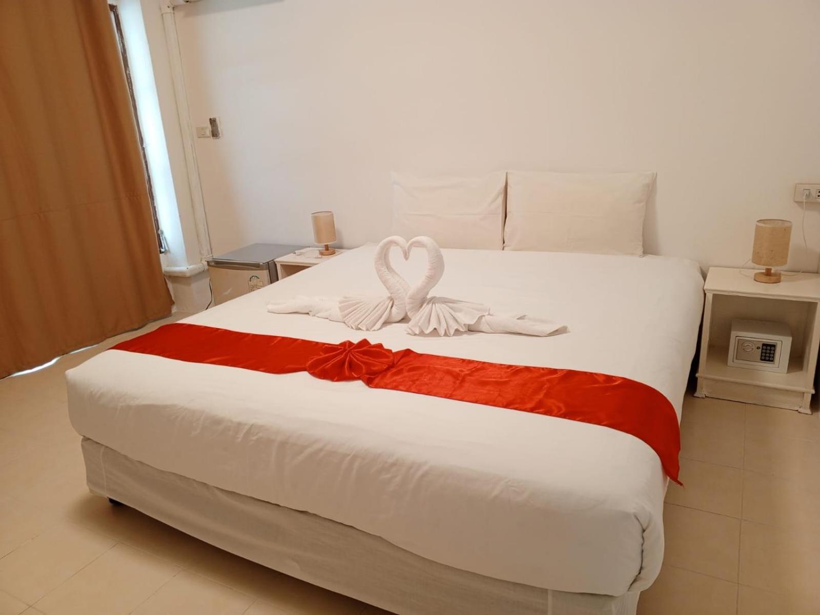 House & Karon Phuket Hotel *