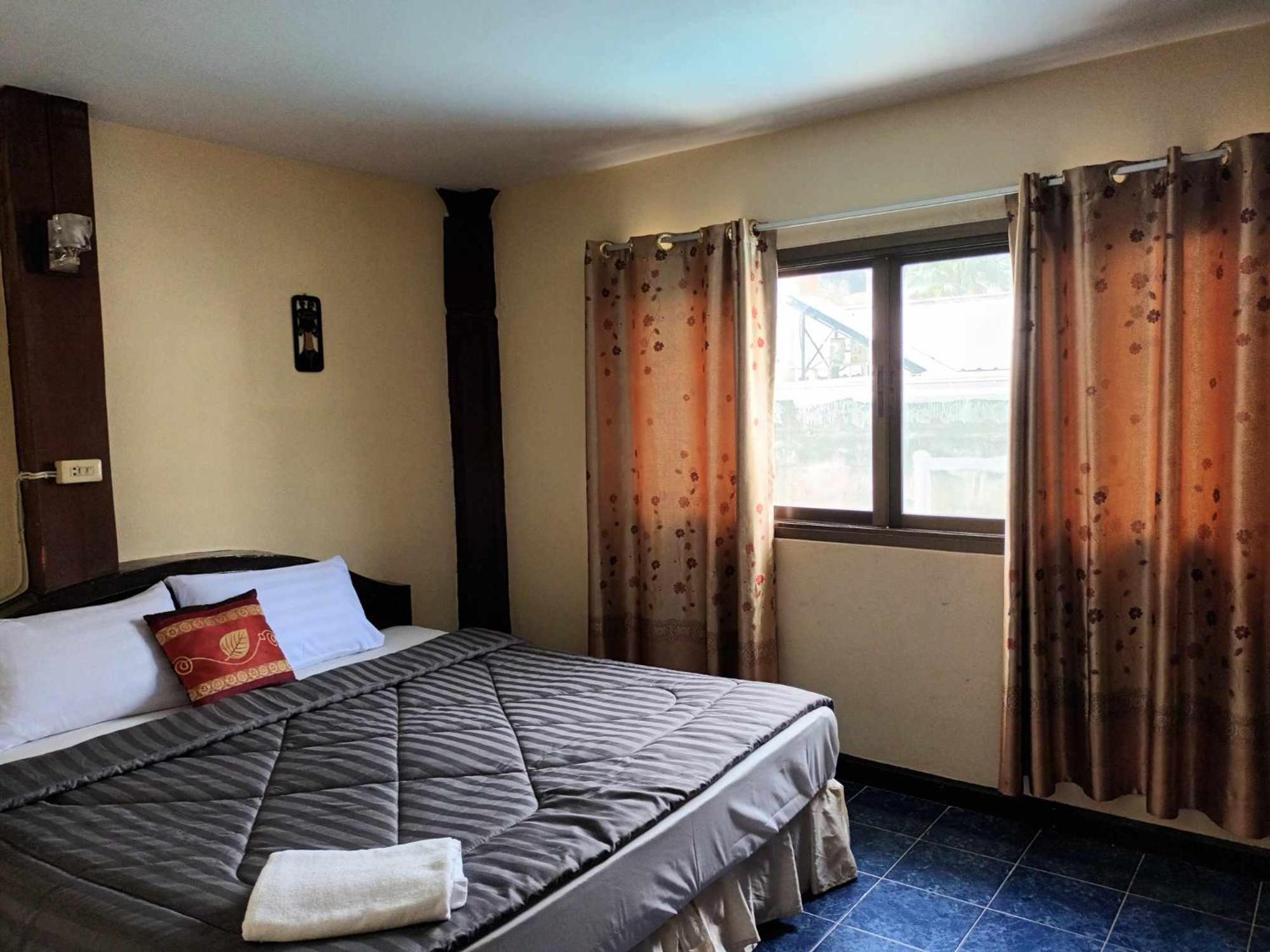 Rose 50m To Guest house Patong