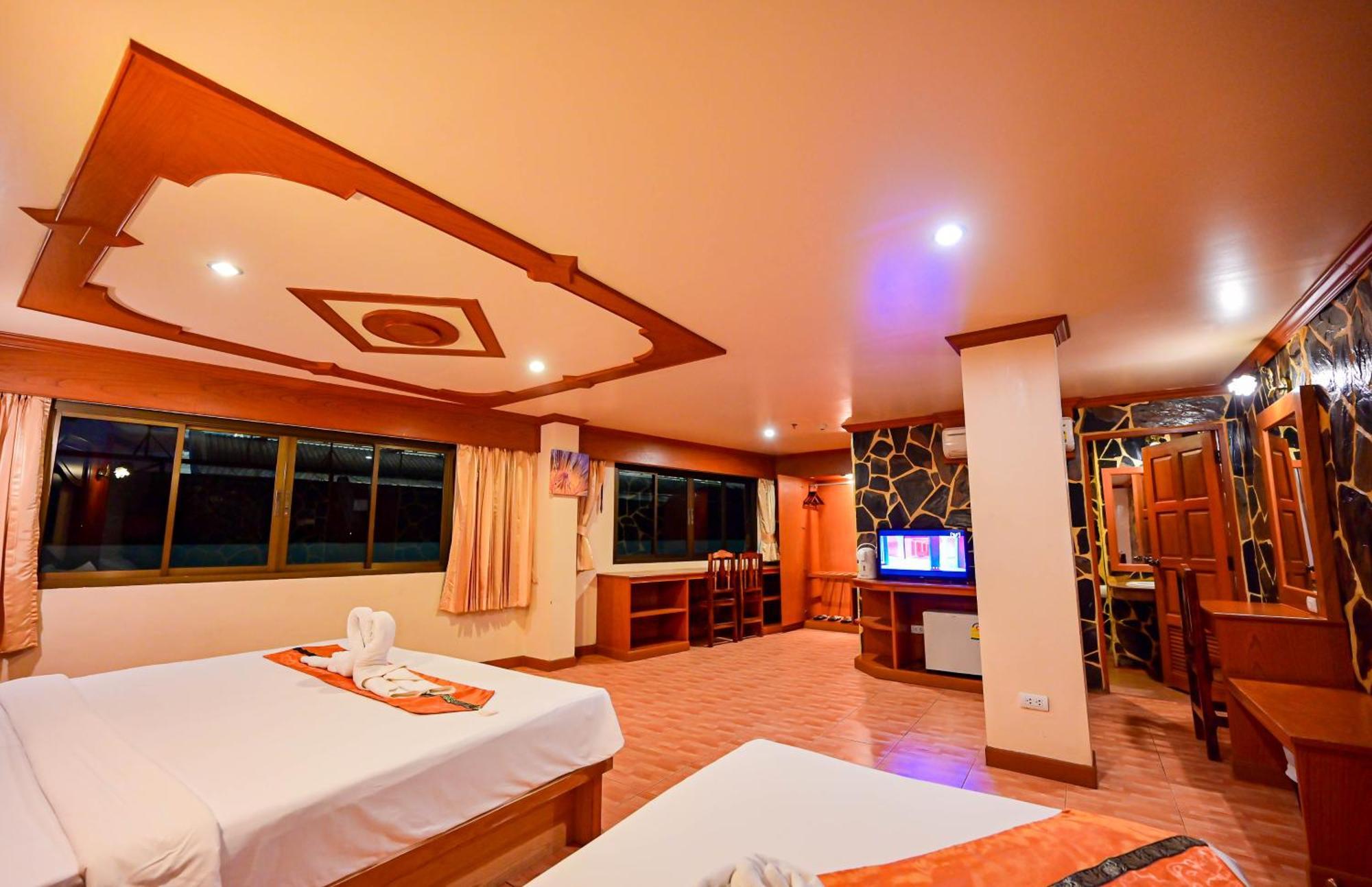 Hotel Tiger Complex