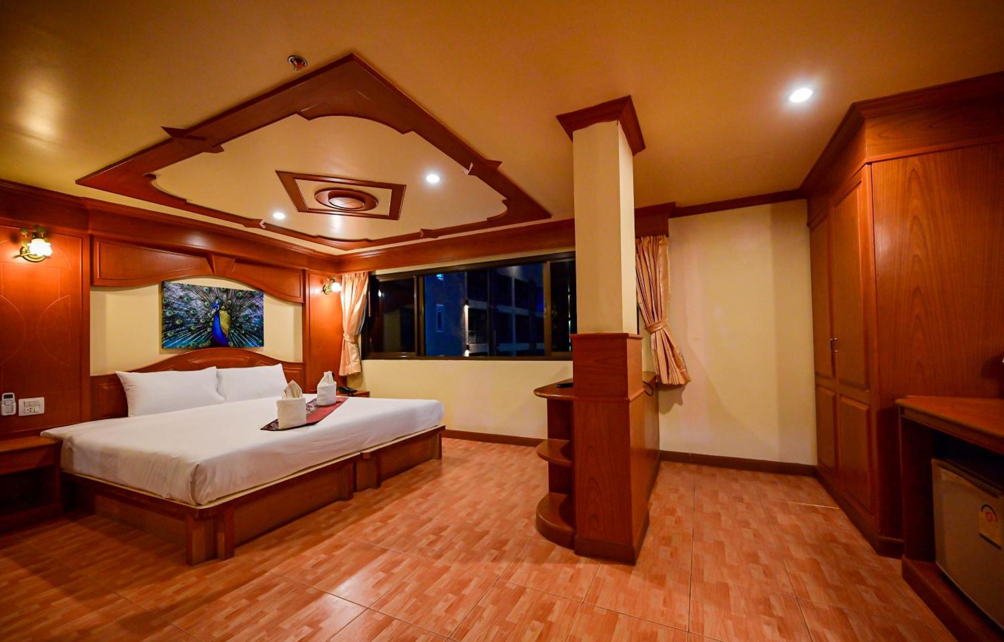 Hotel Tiger Complex