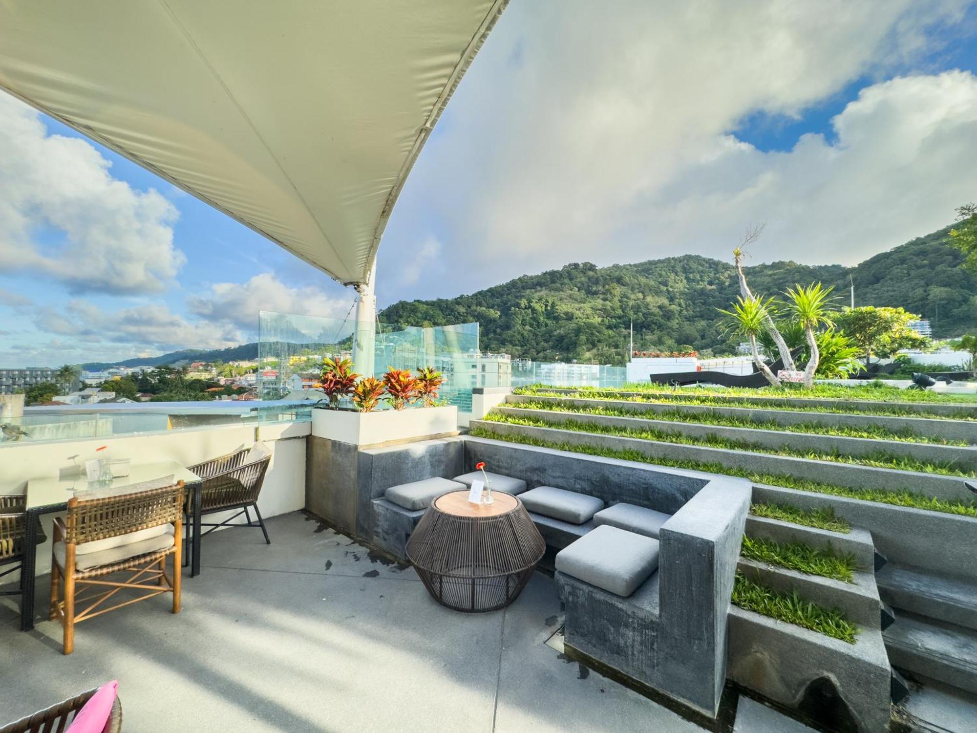 Journeyhub Phuket Hotel