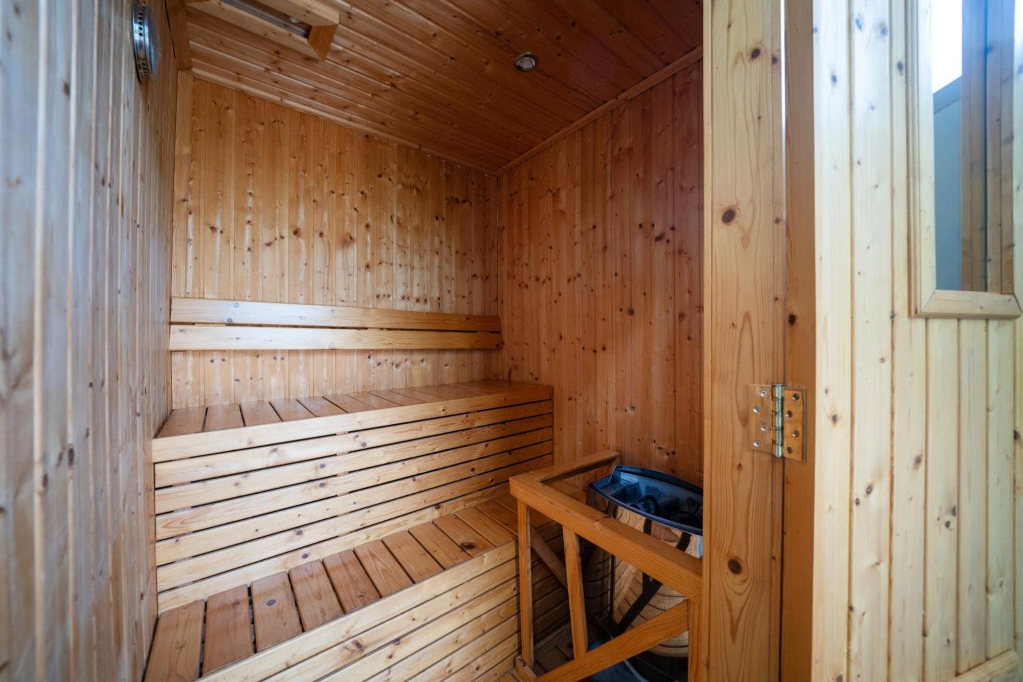 Villa Lami - Luxury 3-bedroom Modern In With Private Pool, Gym & Sauna