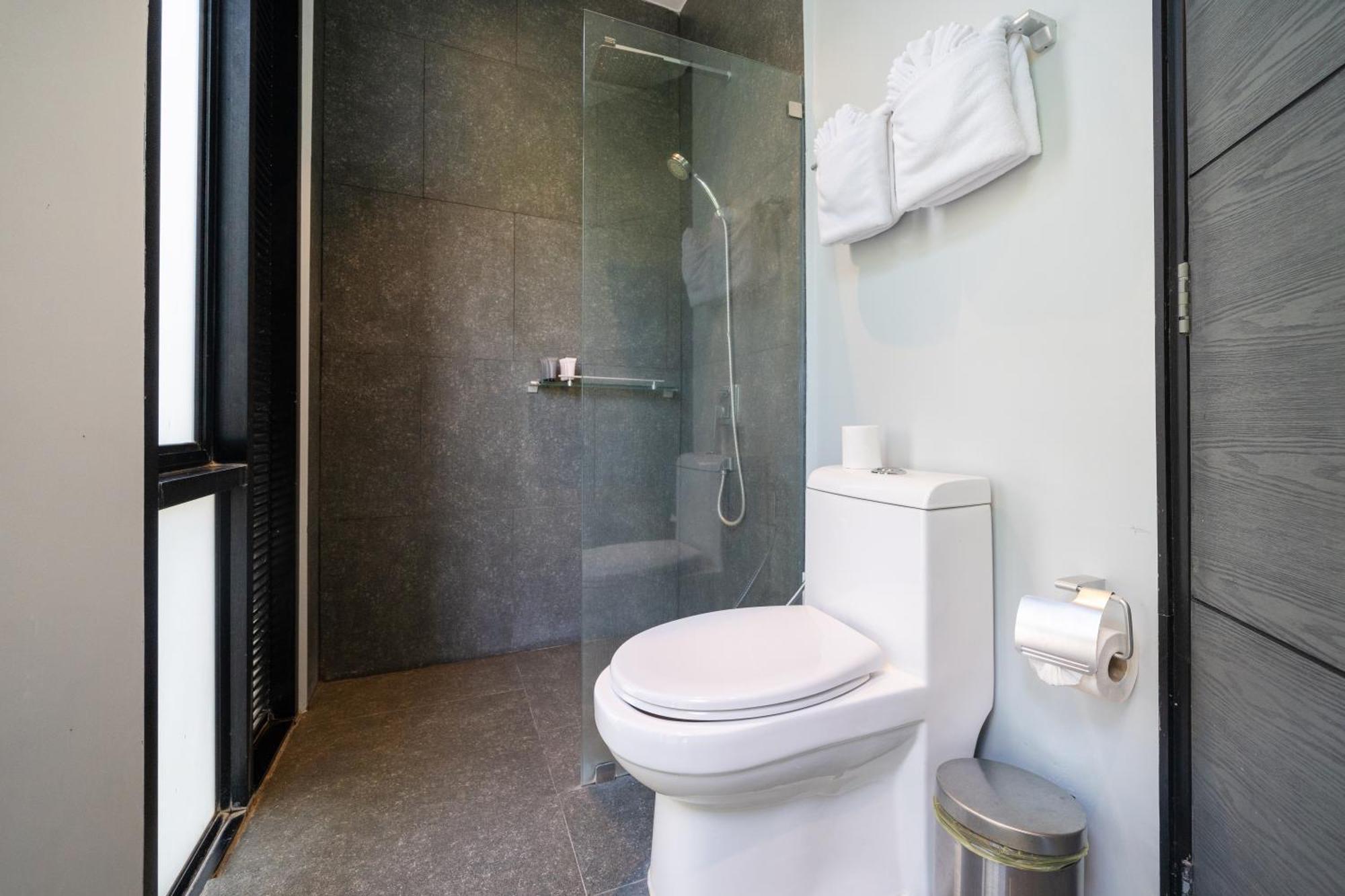 Lami - Luxury 3-bedroom Modern In With Private Pool, Gym & Sauna *