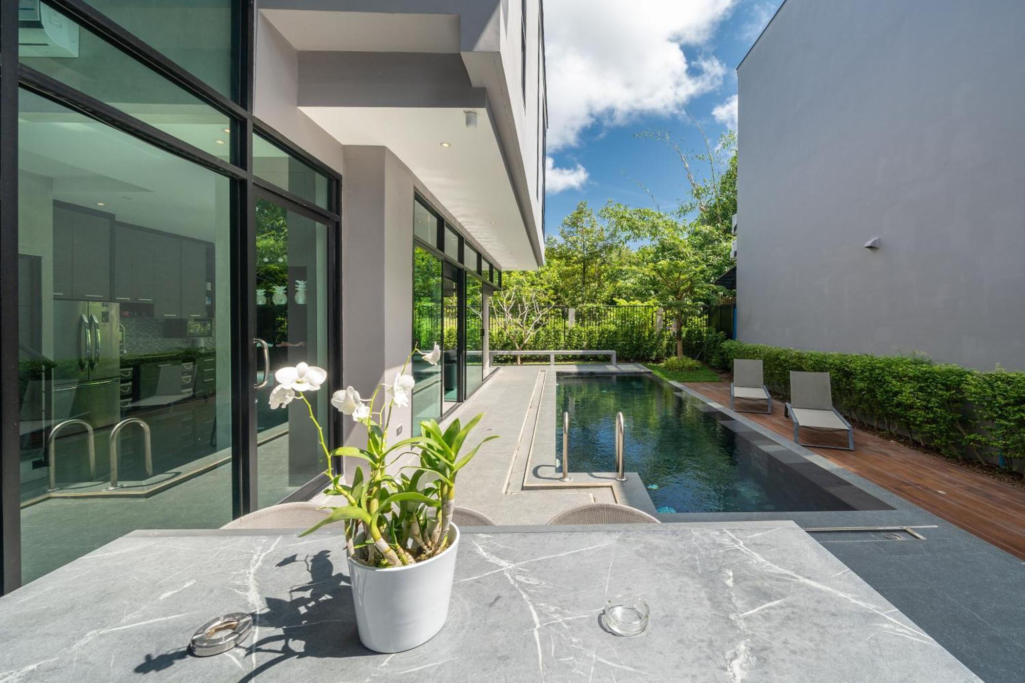 Villa Lami - Luxury 3-bedroom Modern In With Private Pool, Gym & Sauna *