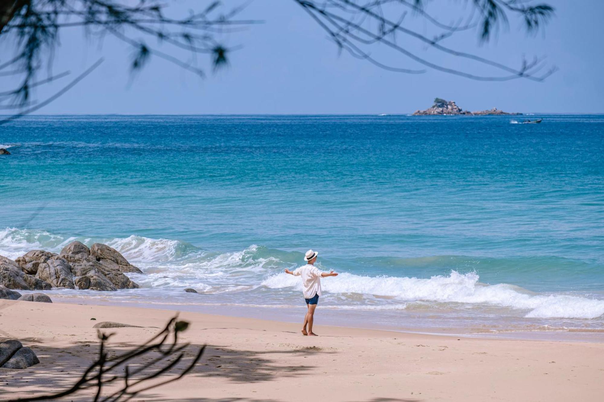 Resort Sealord Beachfront Nai Thon Beach