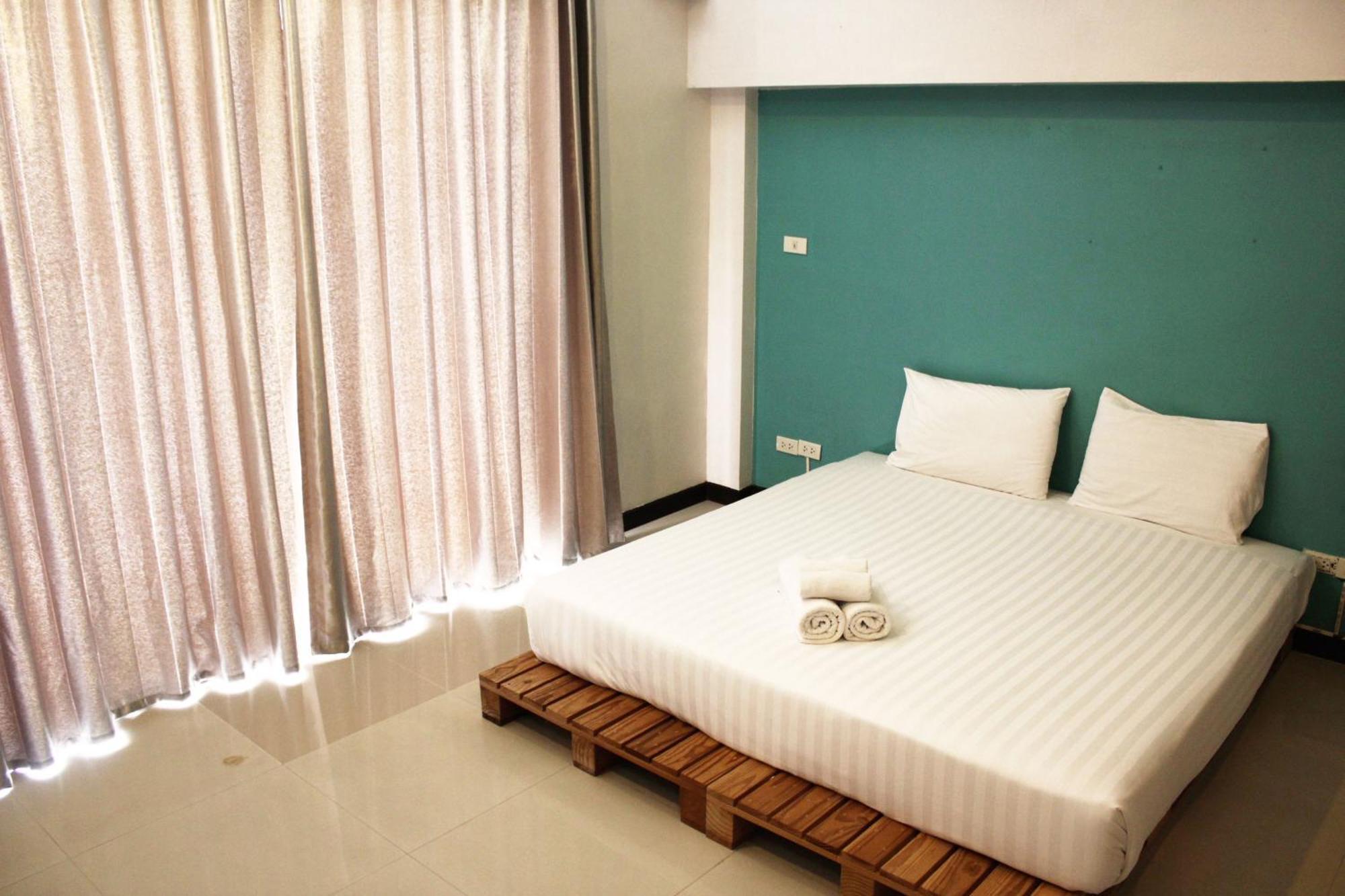 Kata Sea Host Inn