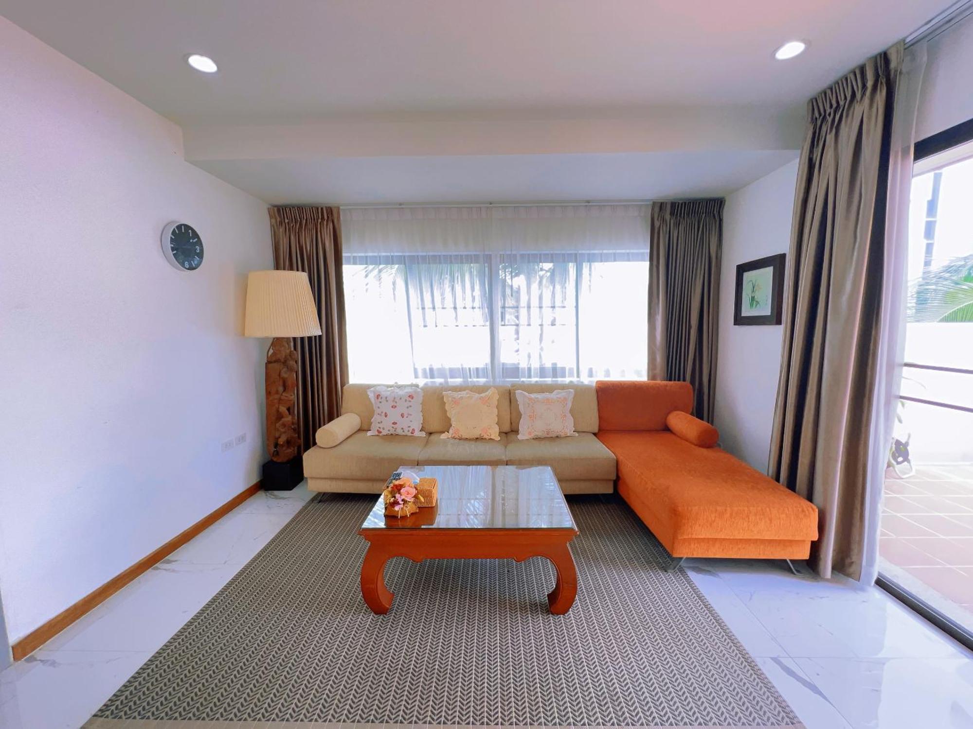 Apartment 舒适安静的民宿/距离芭东海滩酒吧街100米/距离芭东海滩150米/中文房东/180度超大露台 *