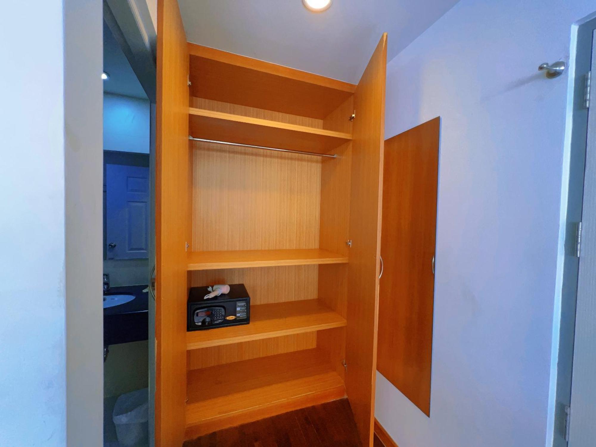 Apartment 舒适安静的民宿/距离芭东海滩酒吧街100米/距离芭东海滩150米/中文房东/180度超大露台
