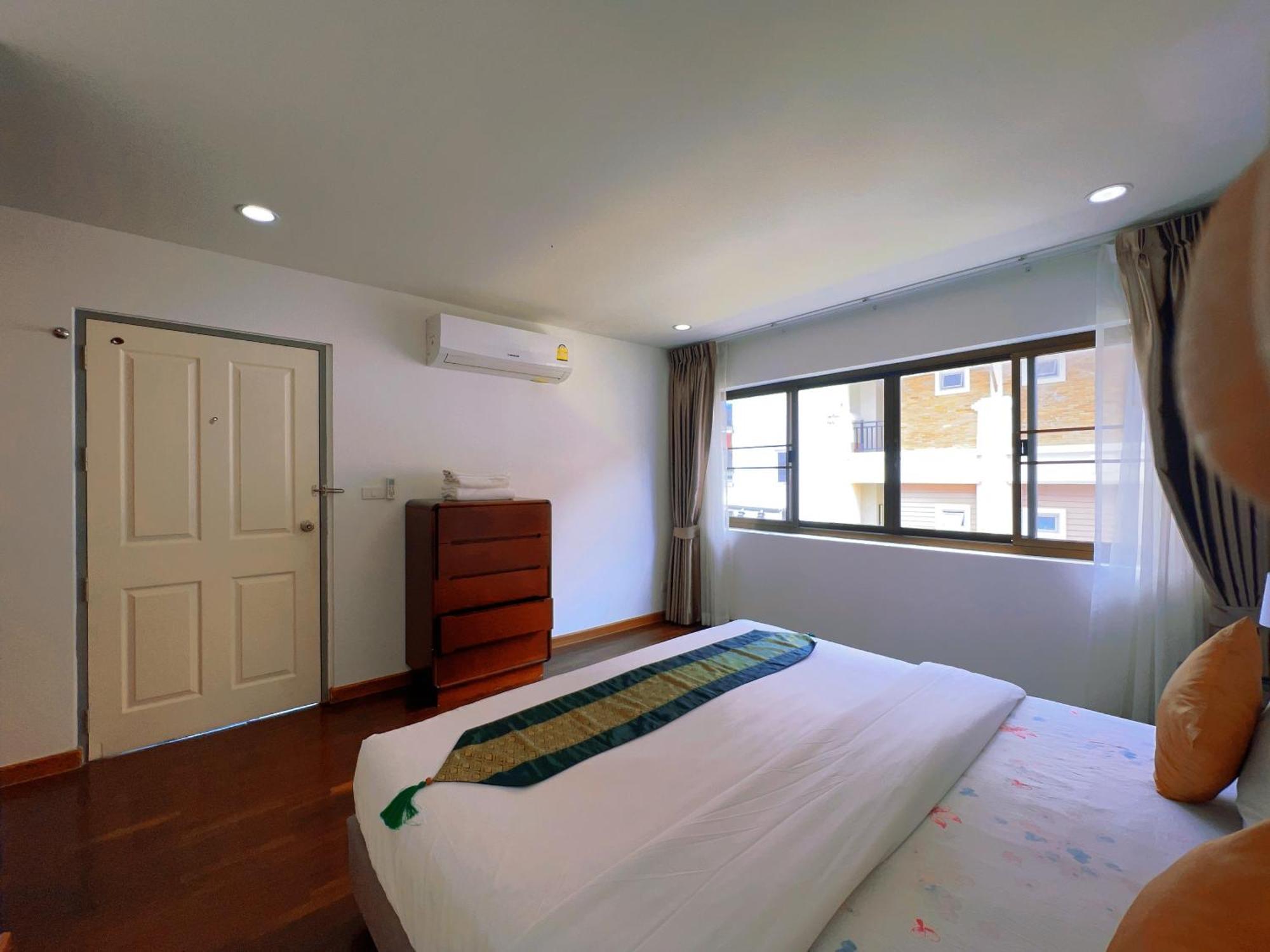Apartment 舒适安静的民宿/距离芭东海滩酒吧街100米/距离芭东海滩150米/中文房东/180度超大露台 *