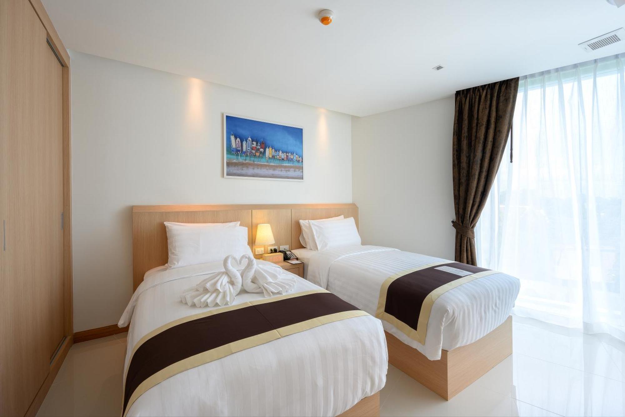 Hotel The Beachfront Phuket