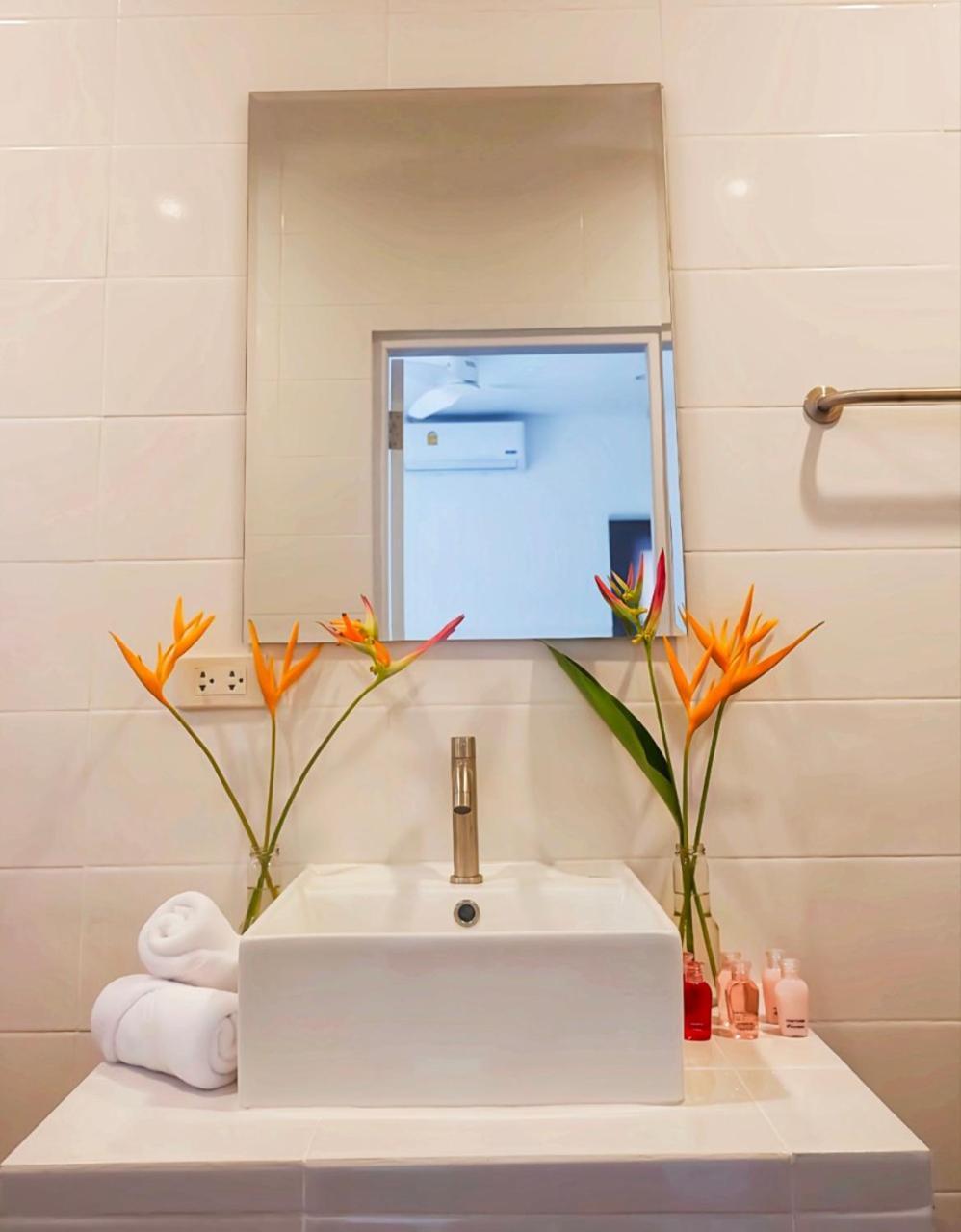 Kingsacre Hotel Nai Yang
