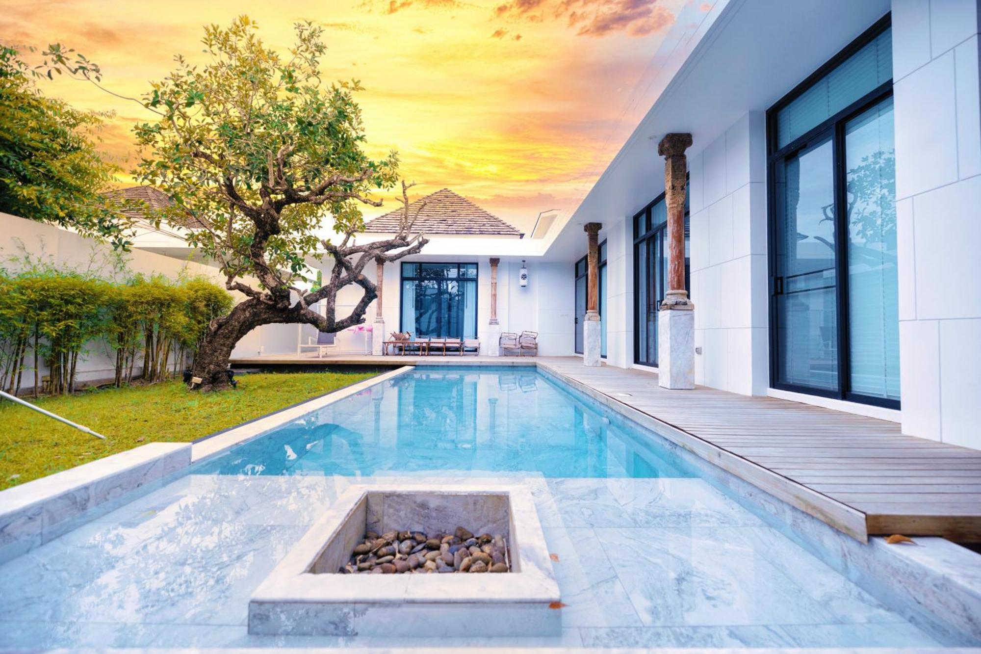 Mono 3bedroom Seaside Pool Villa Chalong