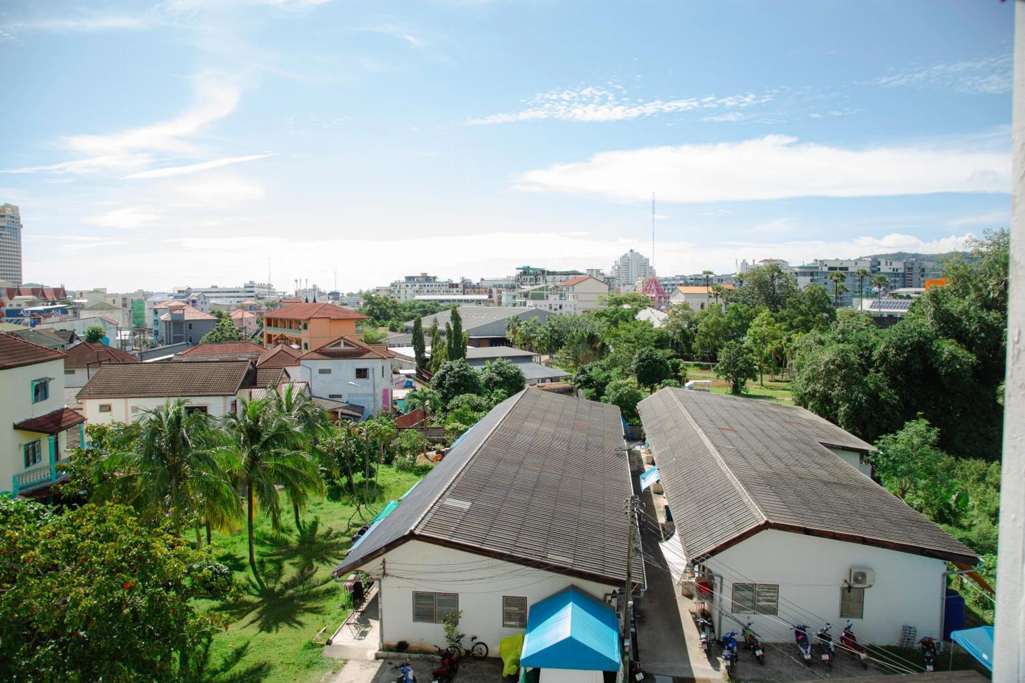 Hostel Roomquest Phuket