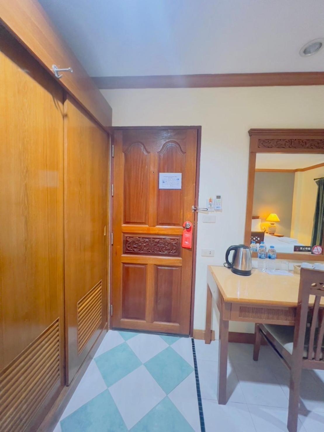 Royal Vista Hotel 3*