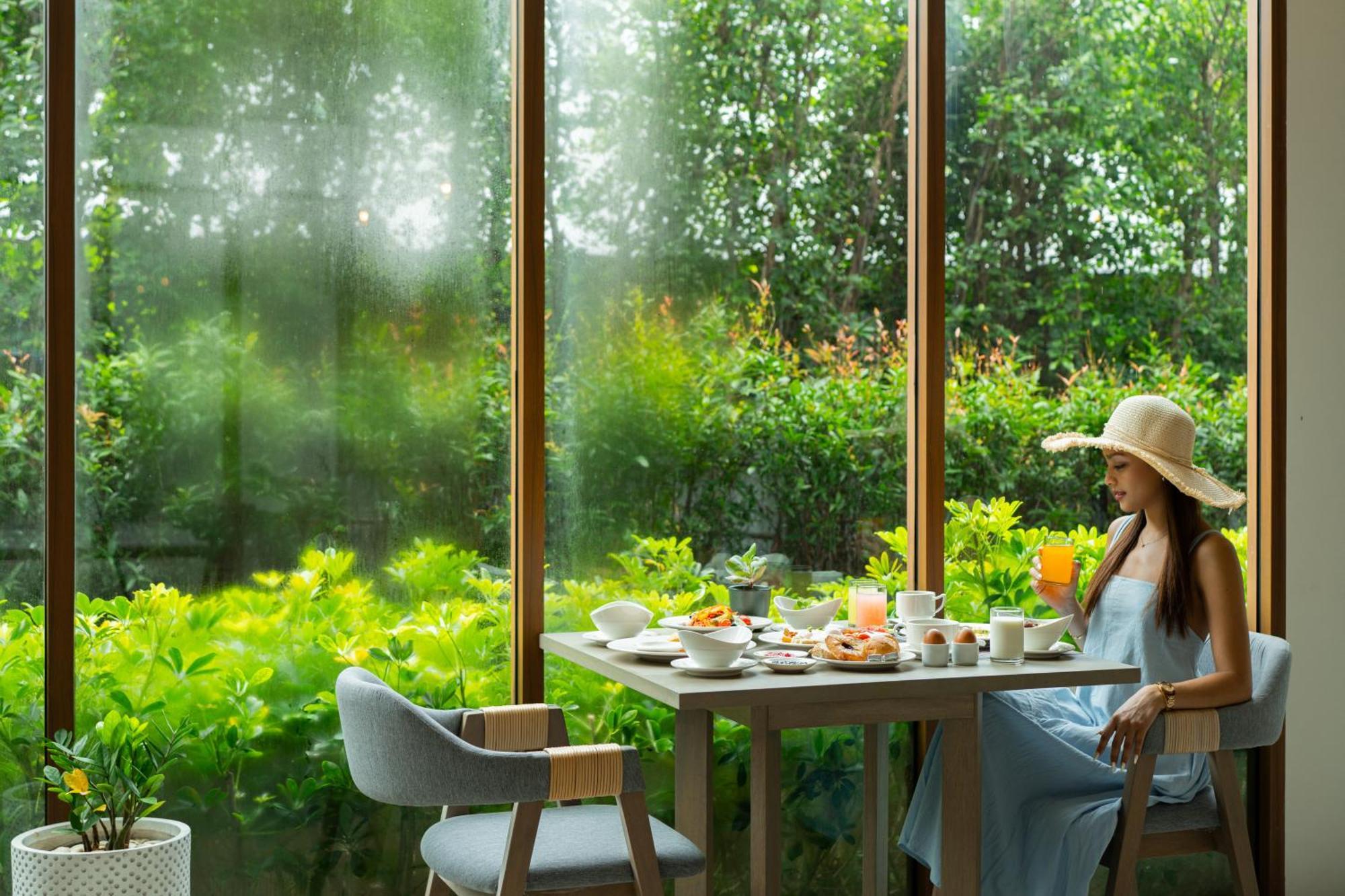 Bella Nara Phuket Naiyang Hotel 5*