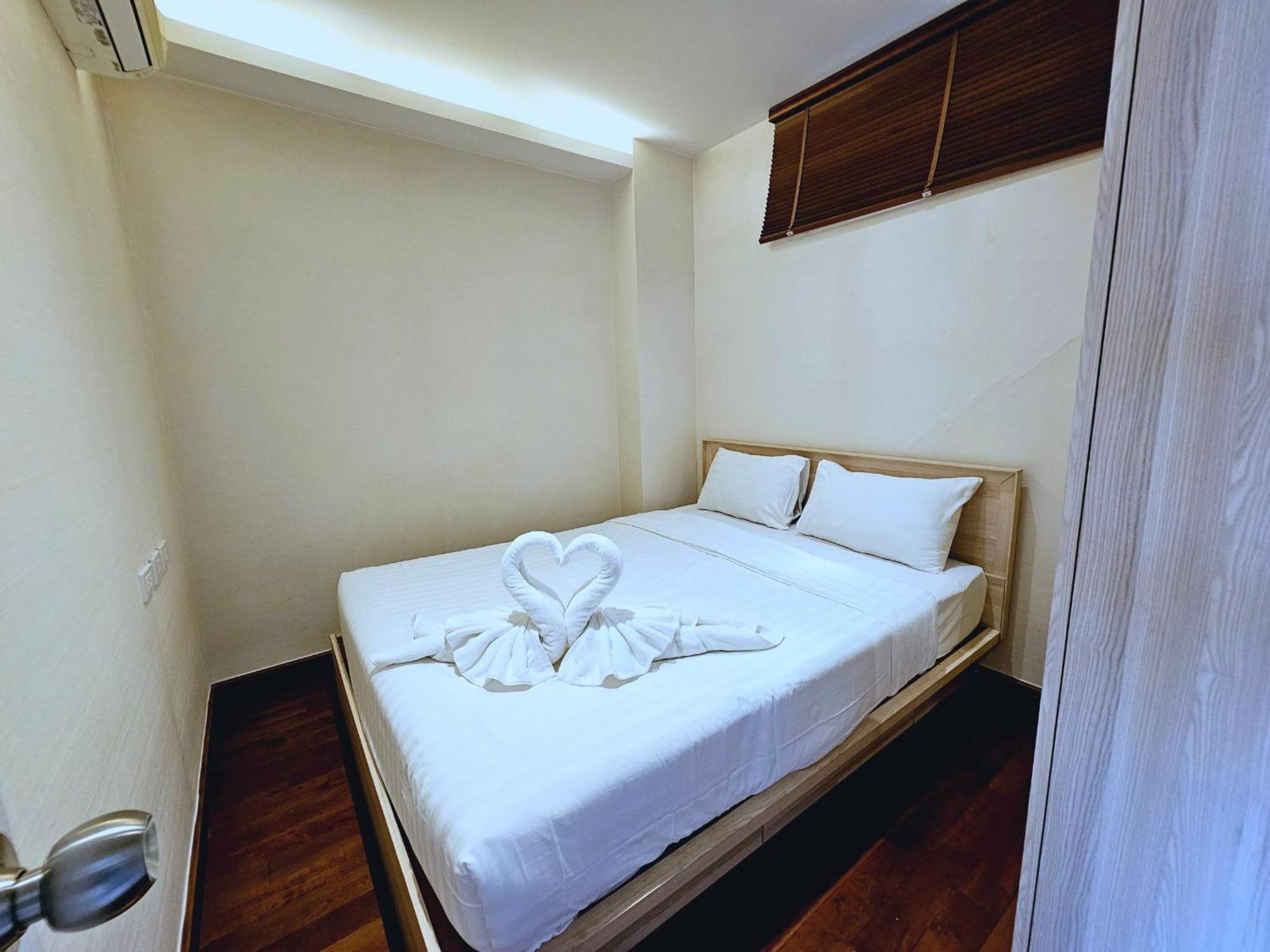 The Naiharn By Sala Estate 3*