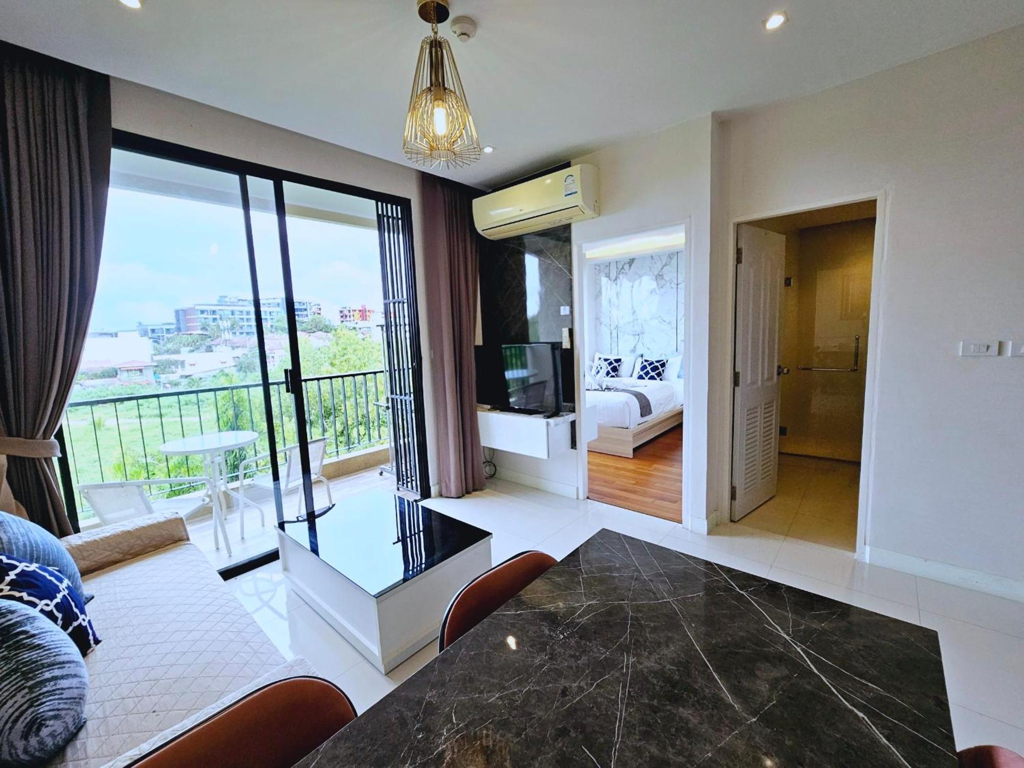 The Naiharn By Sala Estate
