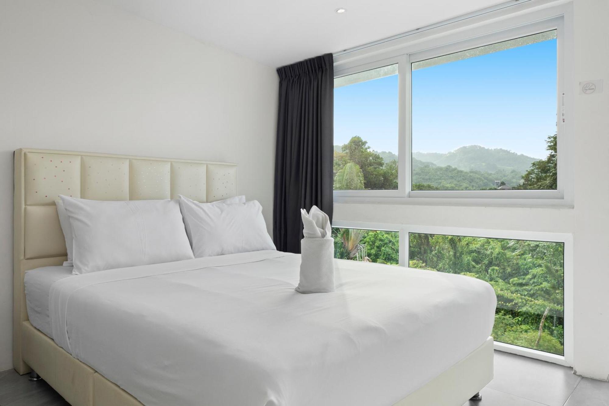 4 Bedrooms & Bathroom For Up To 12 Guests 7kms To Patong At The Fairways Golf