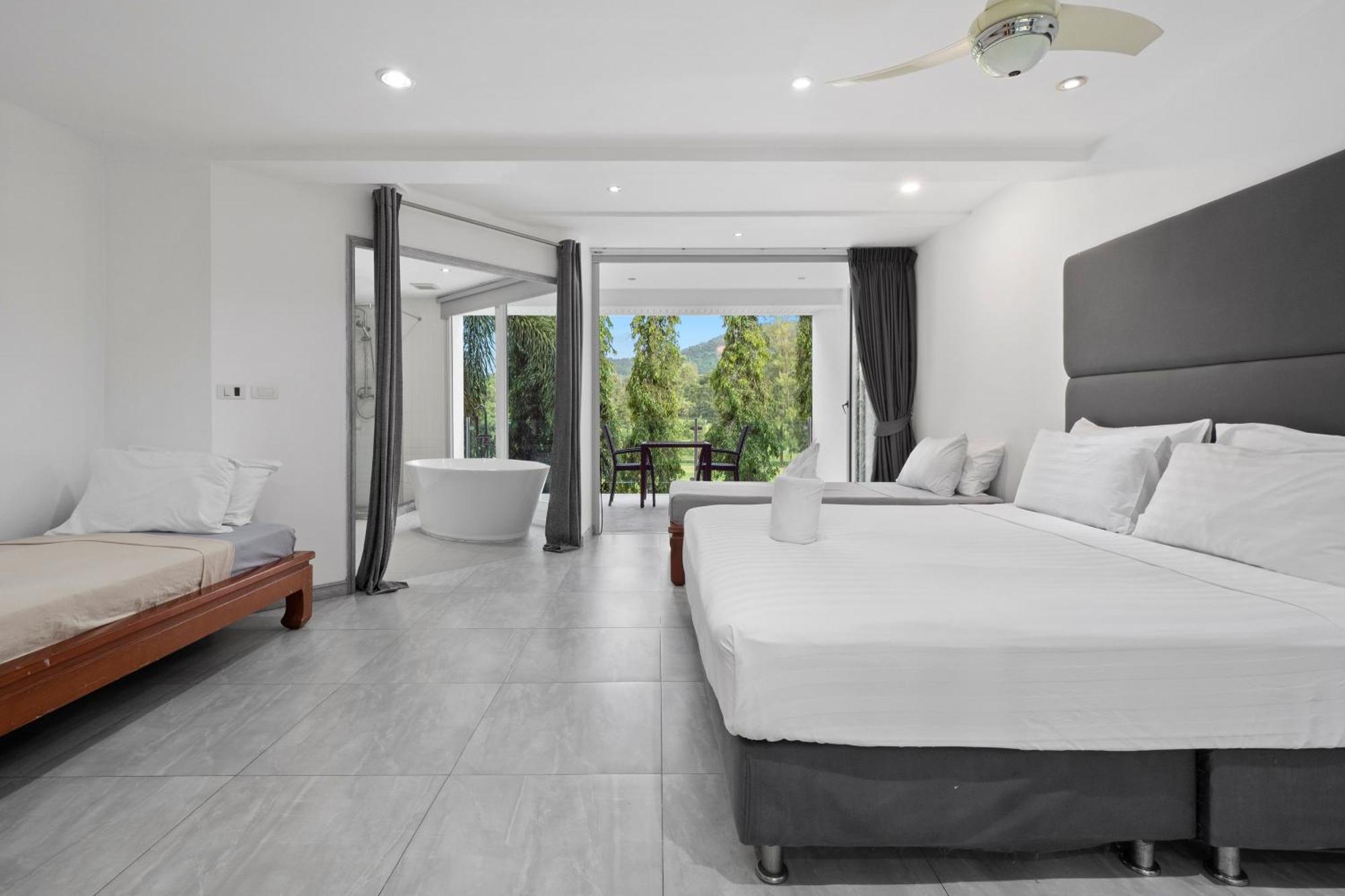 4 Bedrooms & Bathroom For Up To 12 Guests 7kms To Patong At The Fairways Golf Vakantiehuis
