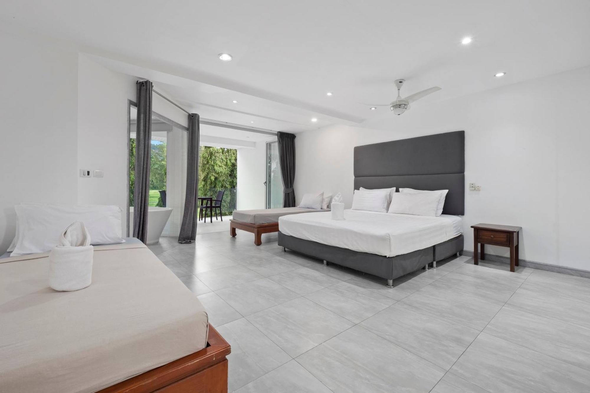 4 Bedrooms & Bathroom For Up To 12 Guests 7kms To Patong At The Fairways Golf