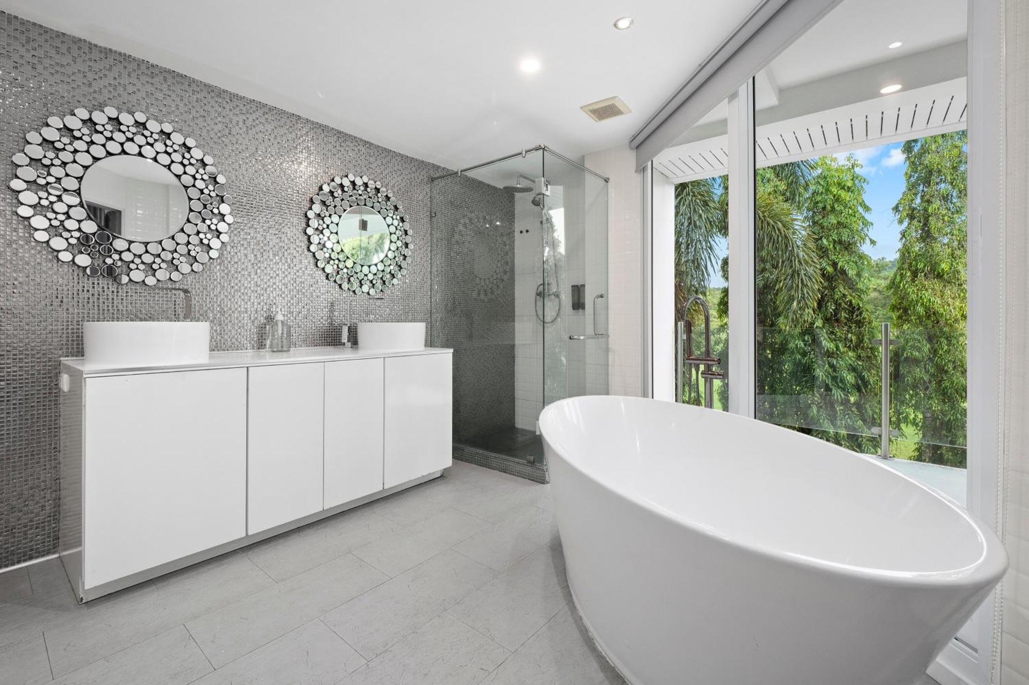 4 Bedrooms & Bathroom For Up To 12 Guests 7kms To Patong At The Fairways Golf * Phuket