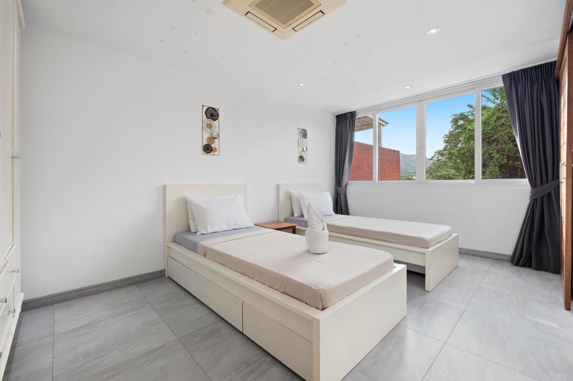4 Bedrooms & Bathroom For Up To 12 Guests 7kms To Patong At The Fairways Golf Vakantiehuis