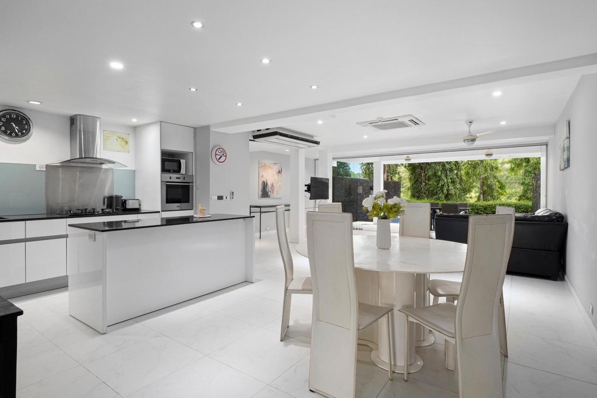 4 Bedrooms & Bathroom For Up To 12 Guests 7kms To Patong At The Fairways Golf * Phuket