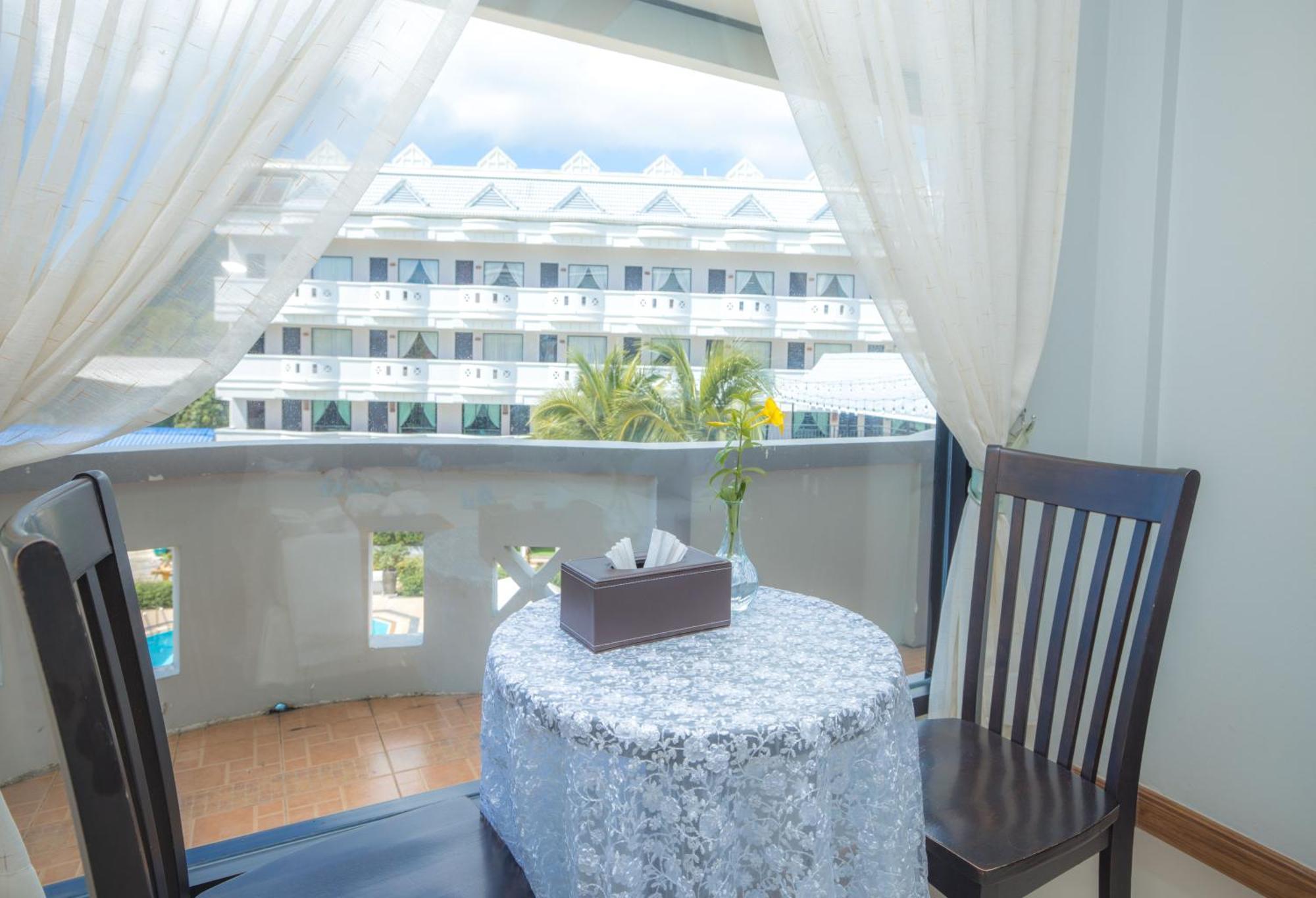 Blue Carina Hotel