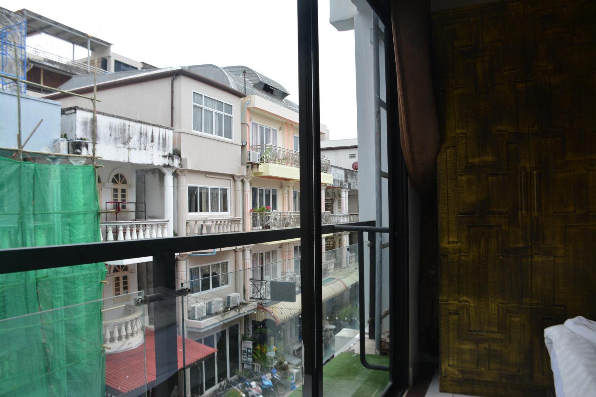 Beachwalk 3* Patong