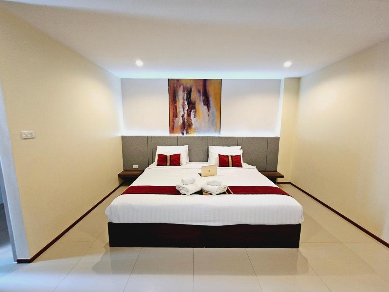 Aparthotel Stayhere@airport Service
