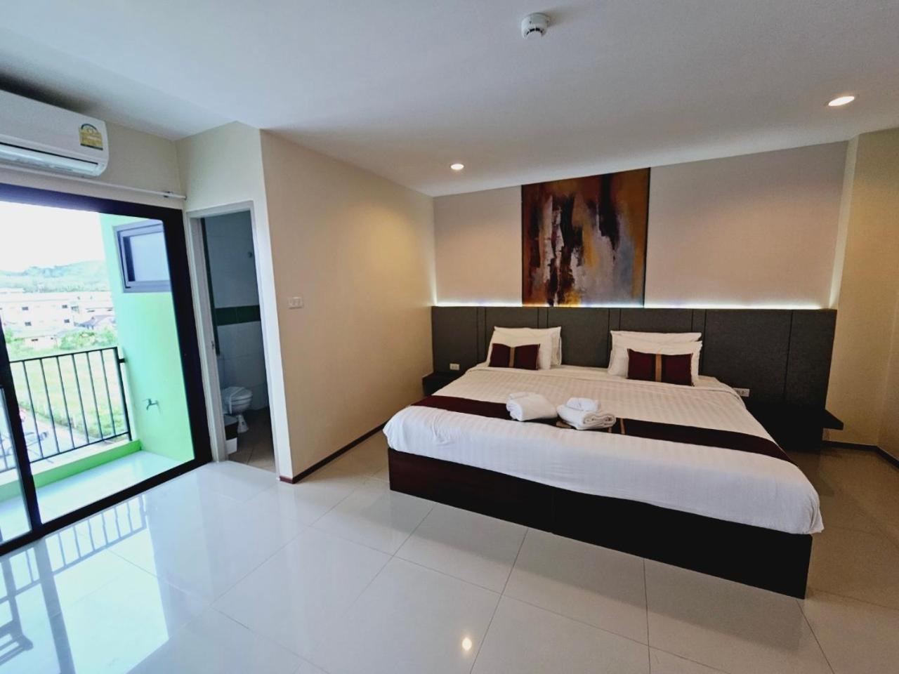 Stayhere@airport Service *