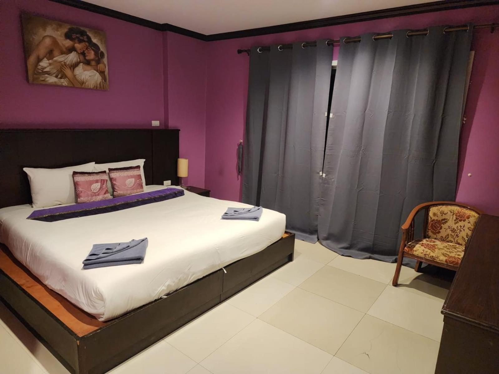 Hollywood Hotel 3*