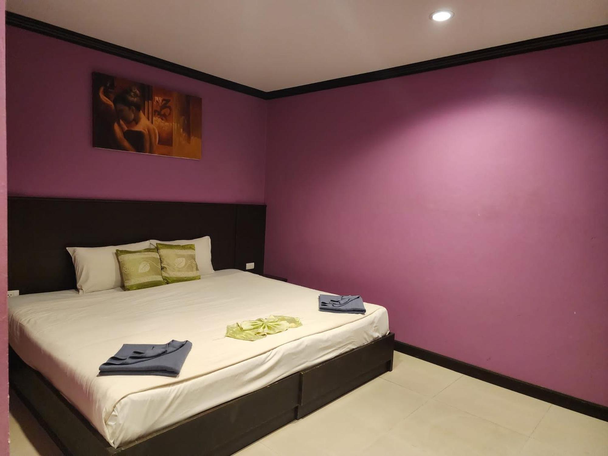 Hollywood Hotel 3*