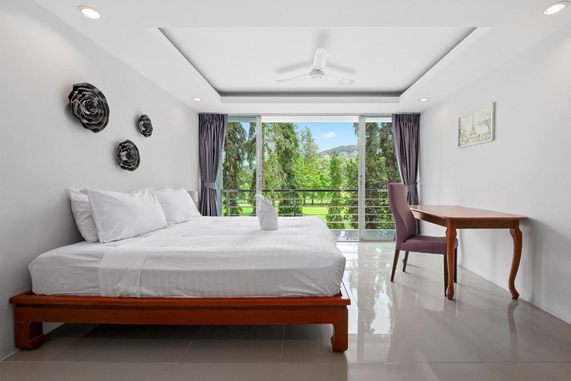 Vakantiehuis 4 Bedrooms & Bathroom For Up To 12 Guests 7kms To Patong At The Fairways Golf Phuket