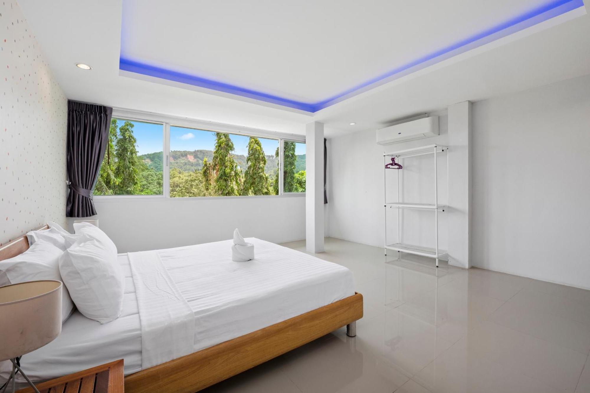 4 Bedrooms & Bathroom For Up To 12 Guests 7kms To Patong At The Fairways Golf Phuket