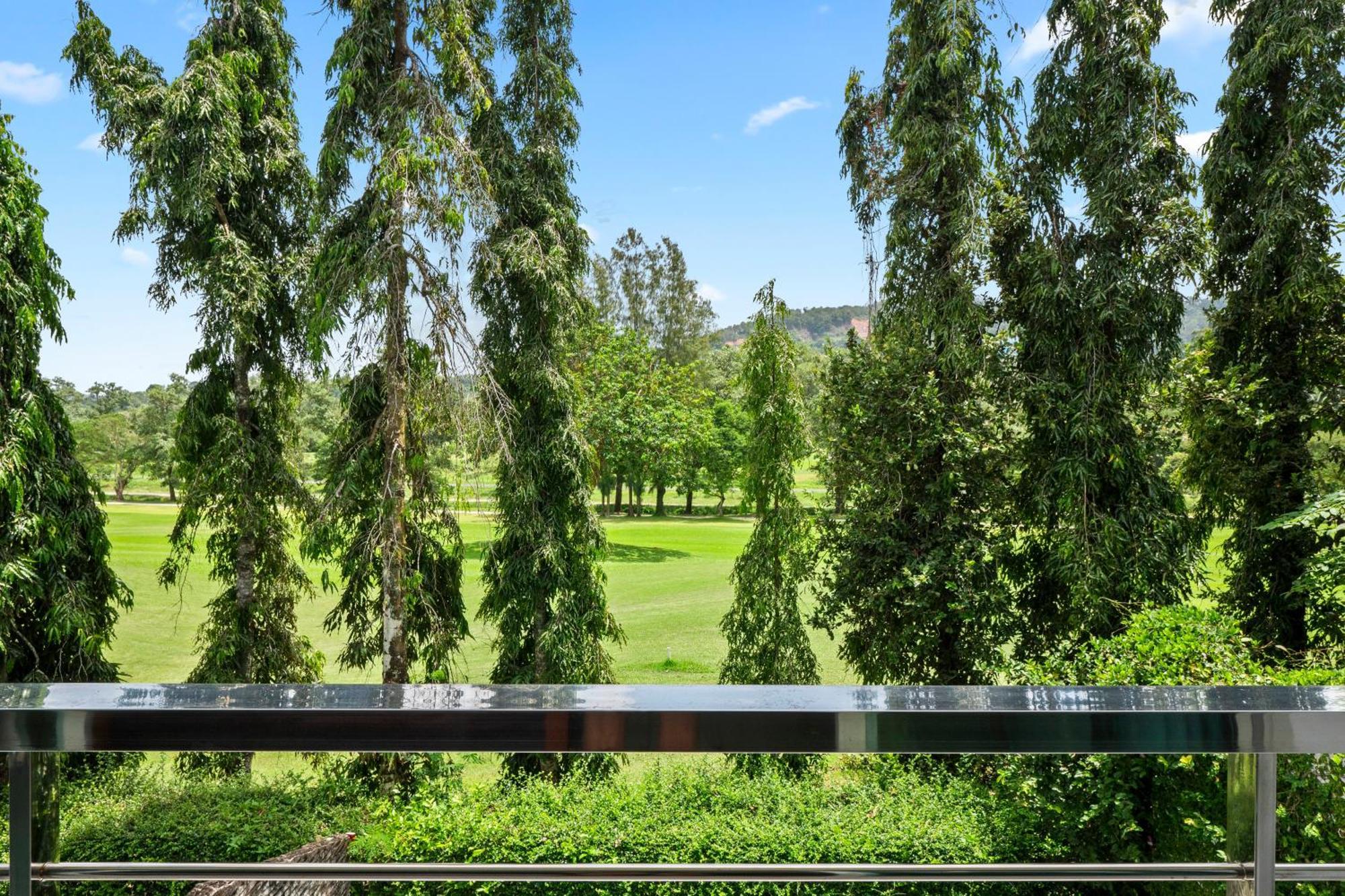 4 Bedrooms & Bathroom For Up To 12 Guests 7kms To Patong At The Fairways Golf Vakantiehuis Phuket