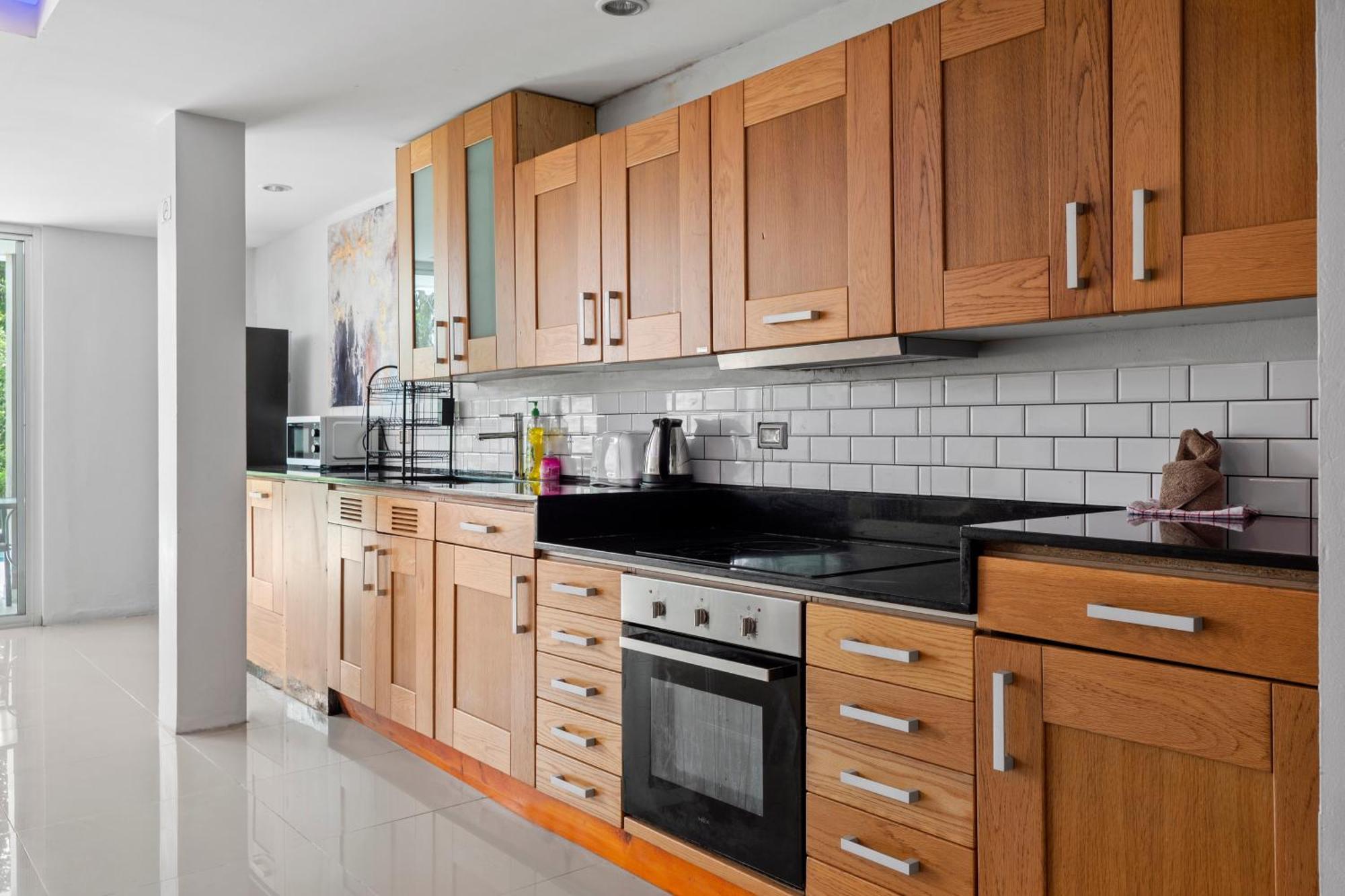 4 Bedrooms & Bathroom For Up To 12 Guests 7kms To Patong At The Fairways Golf Phuket