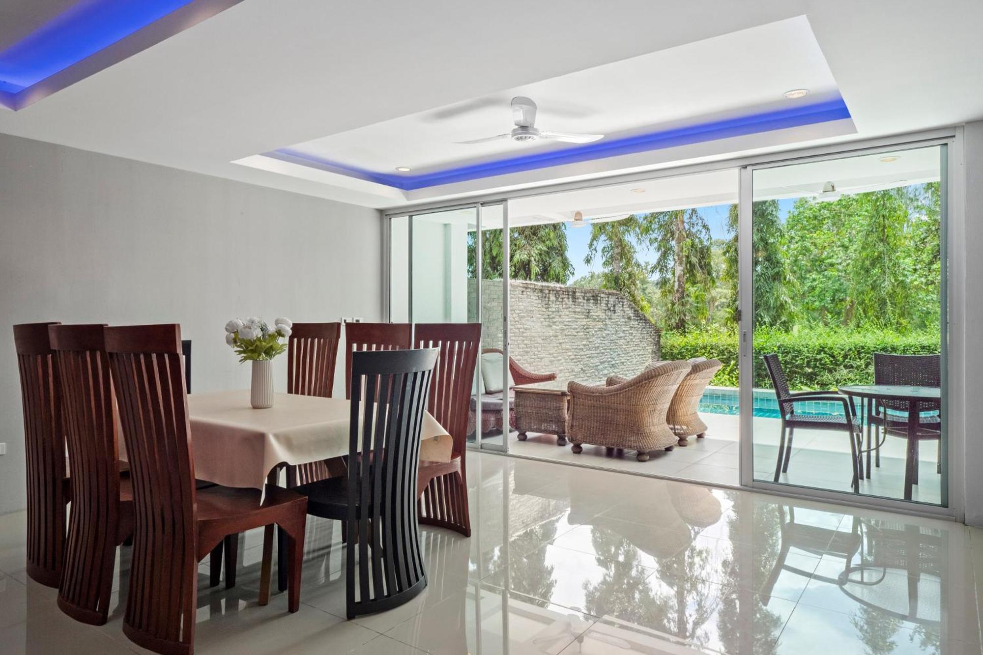 4 Bedrooms & Bathroom For Up To 12 Guests 7kms To Patong At The Fairways Golf Phuket